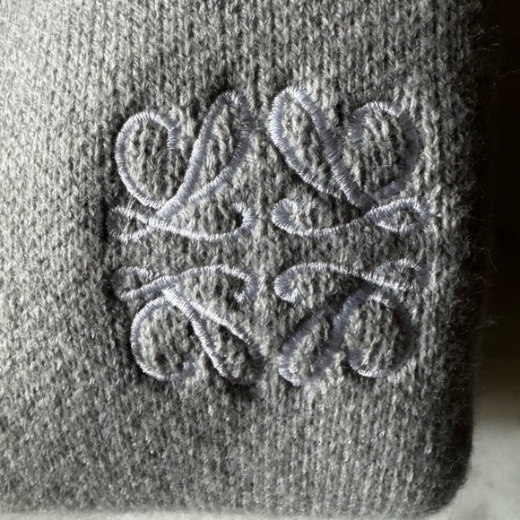 LOEWE
Anagram Cashmere & Cotton Sweater - Picture 5 of 10